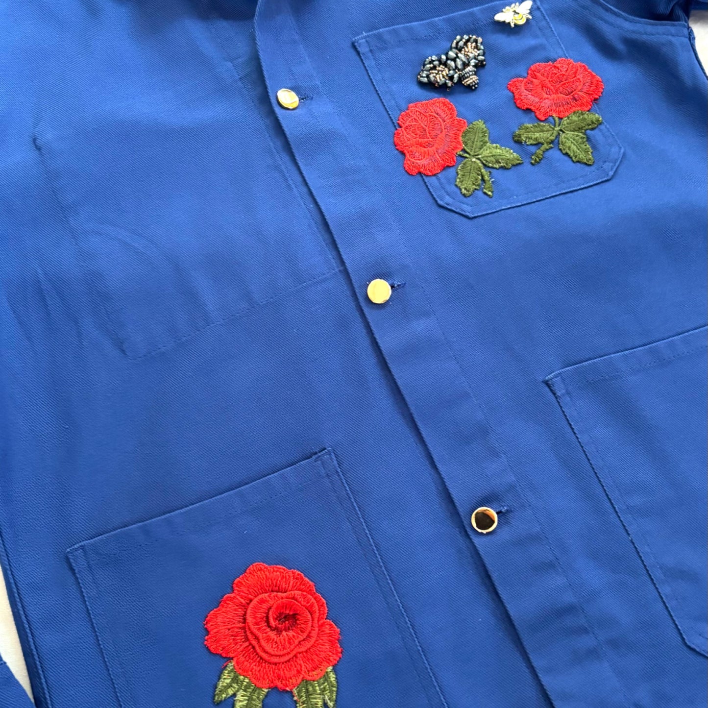 Veste bleu Roses rouge 2
