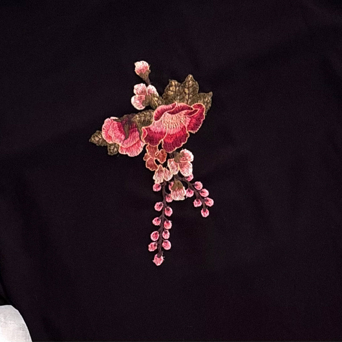 Veste Noire Pivoine et Roses rouge