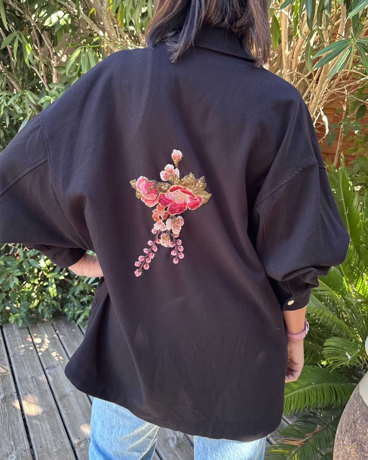 Veste Noire Pivoine et Roses rouge