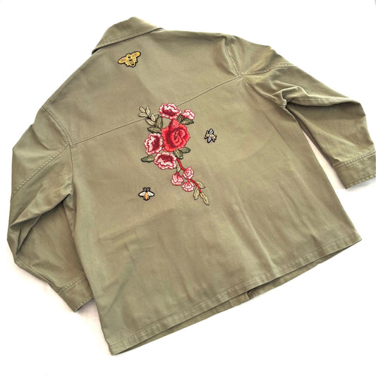 Veste kaki roses rouge