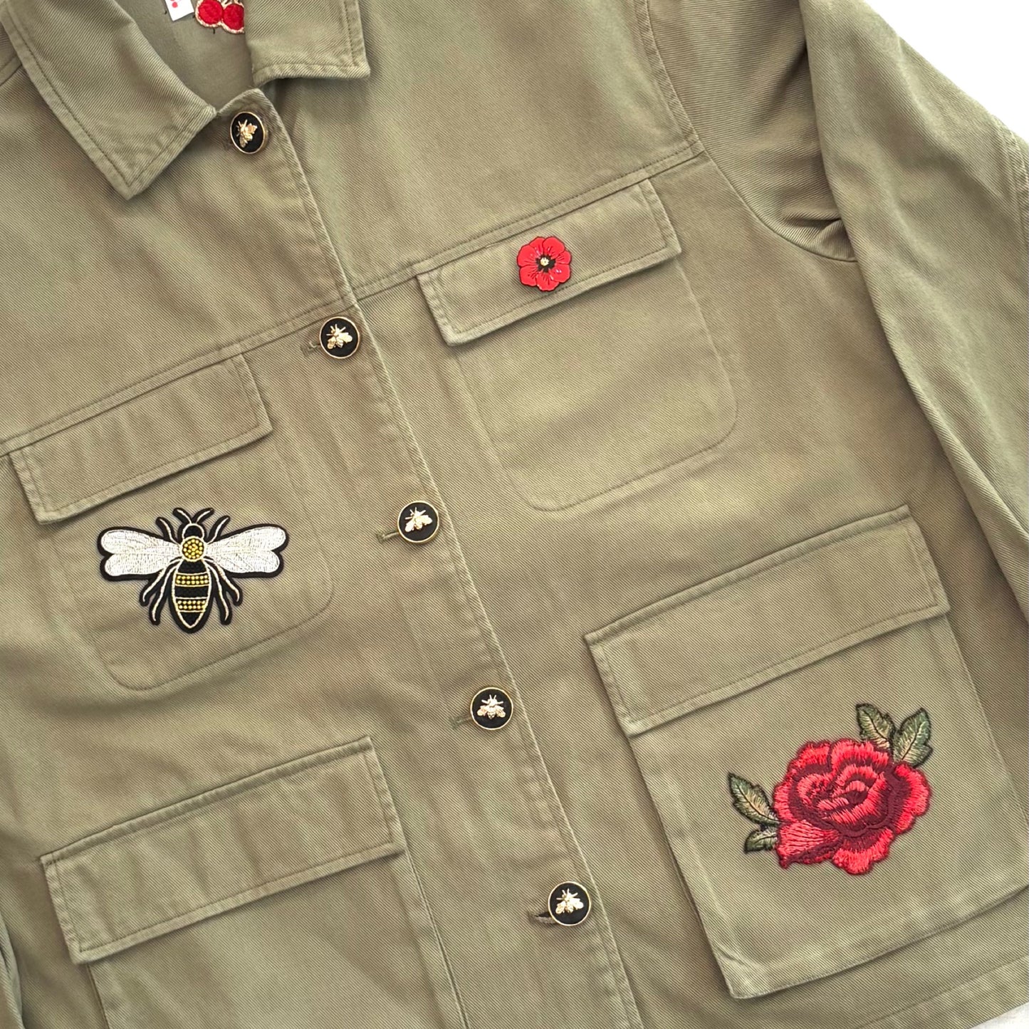 Veste kaki roses rouge