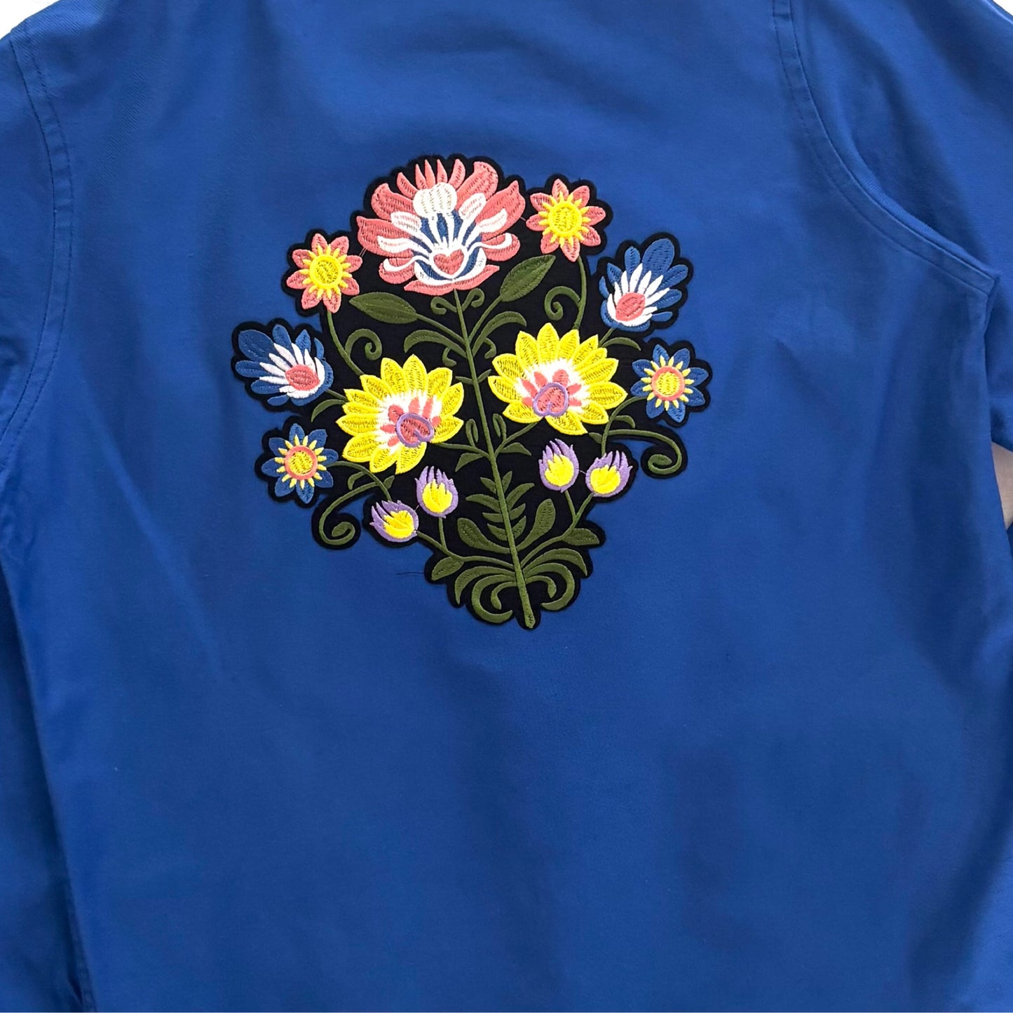 Veste bleue Fleur de lotus et roses rouges
