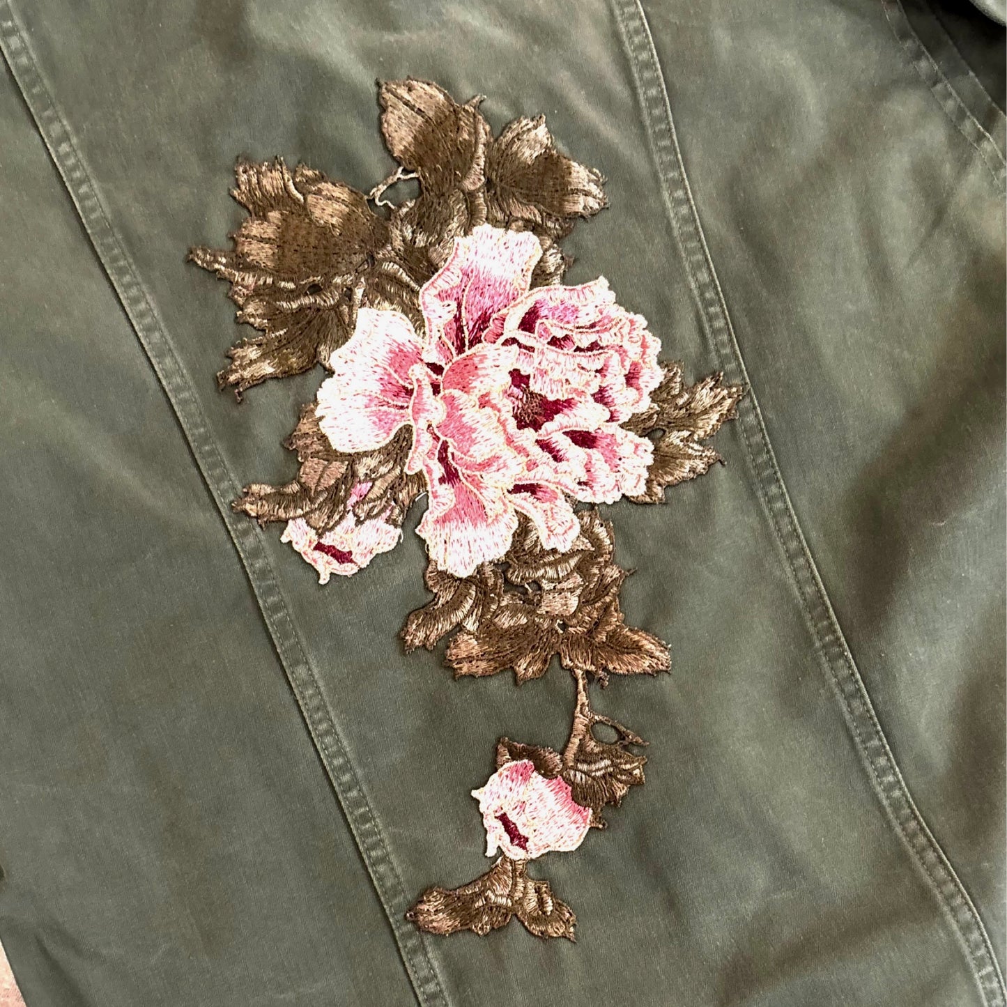 Veste treillis Kaki et Pivoine roses
