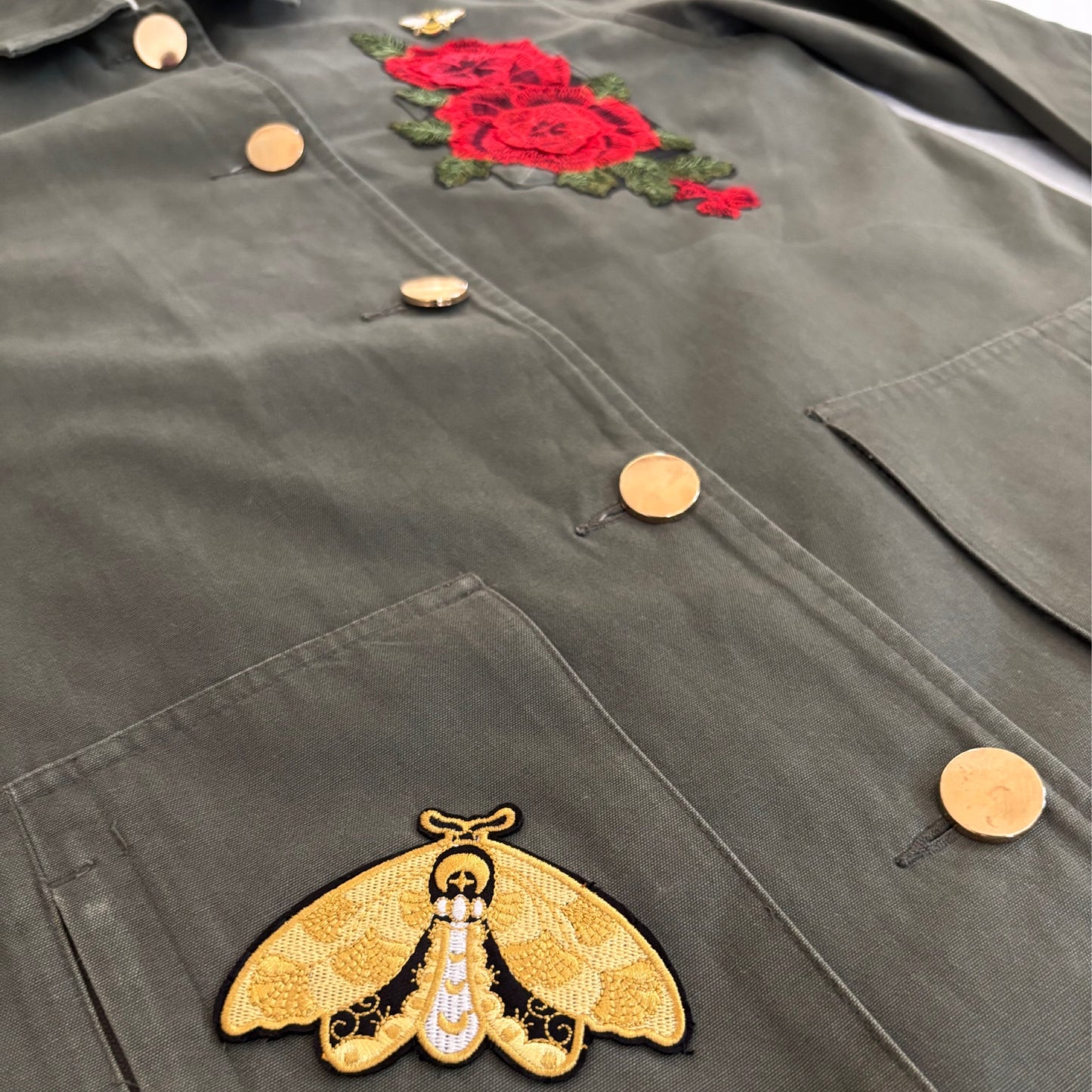 Veste Kaki roses rouges